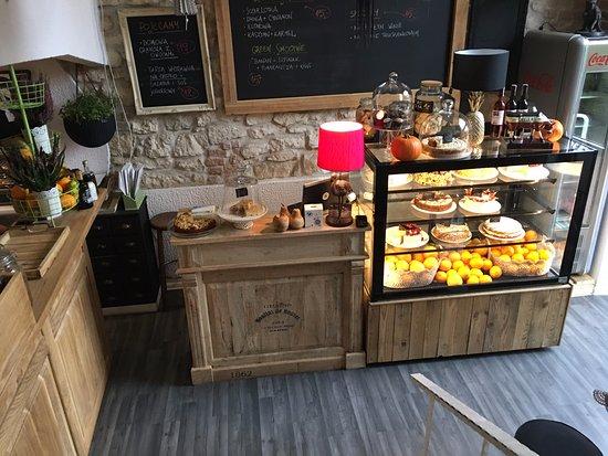 Sweet Home & Cafe